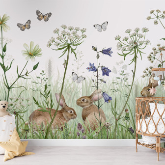 Tapet cu iepurași, flori și fluturi în iarbă
