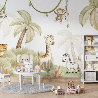 Tapet cu design de junglă, cu palmieri, animale safari și culori calde.